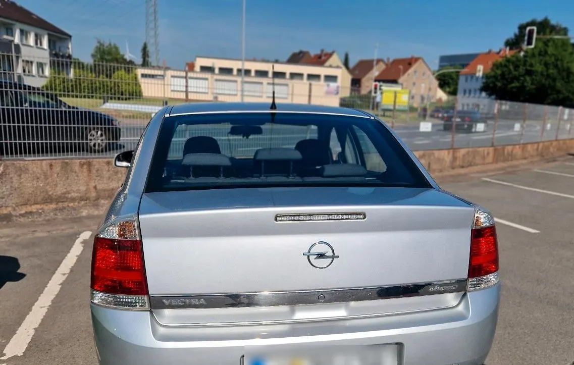 Opel Vectra 2.2 Benzin Automatik – 196.000 km – 2.200 €, foto 1