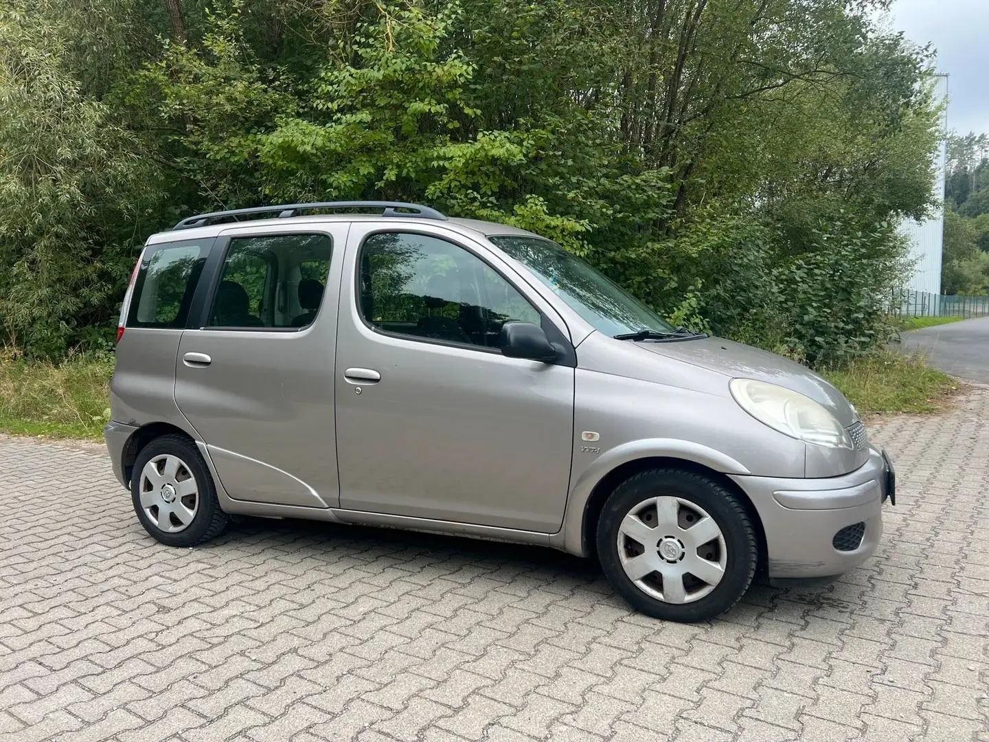 Toyota Yaris Verso 1.5i, Benziner mit manuellem Getriebe, foto 1