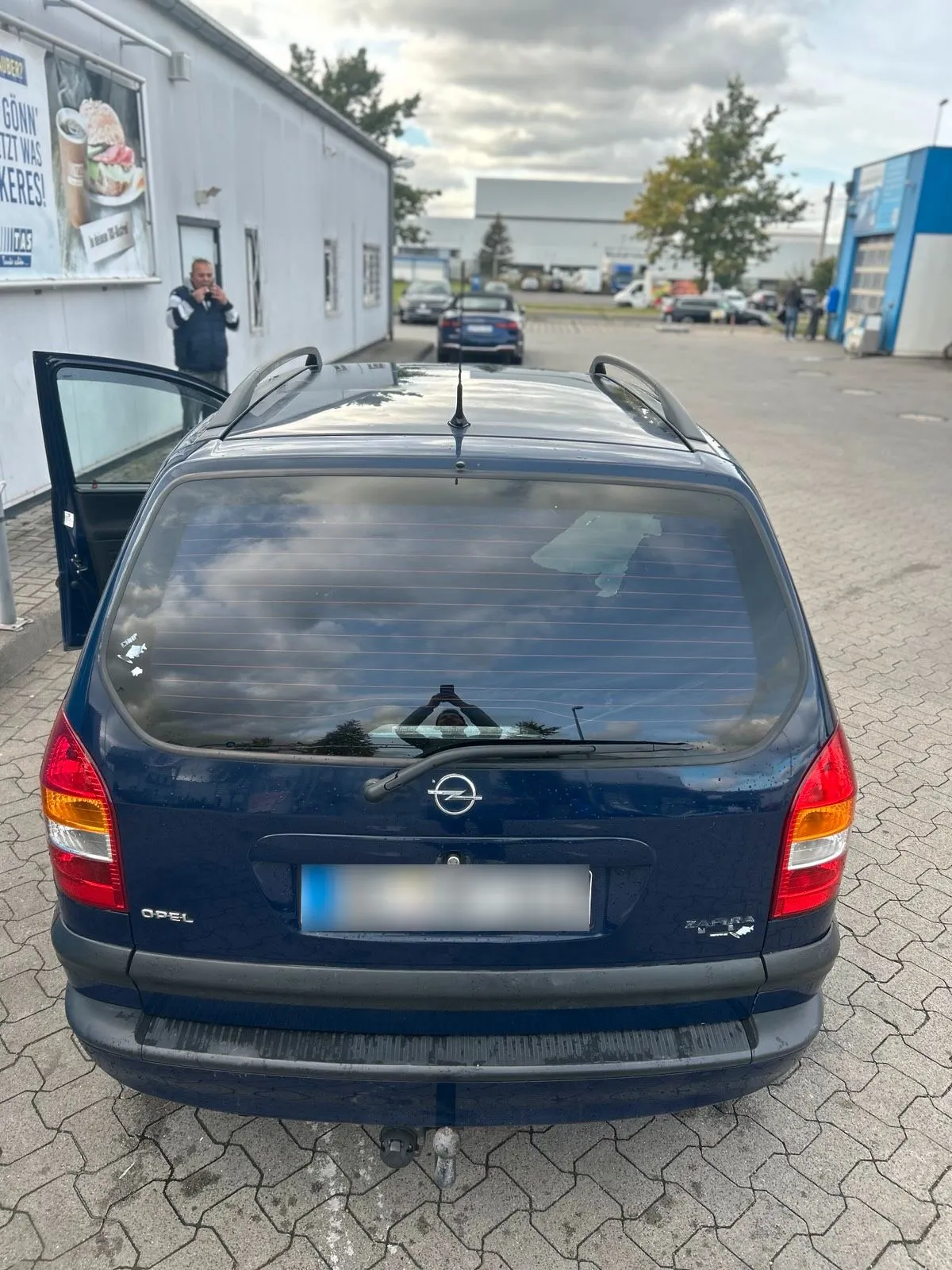 Opel Zafira 1.6 Benzin mit 5-Gang-Schaltgetriebe — 2002 — Salzgitter